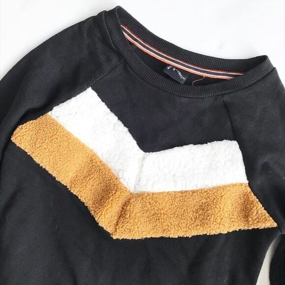 Artclass NWOT sweatshirt XS(4-5T)/S(6Y)/L(10/12Y) - Picture 2 of 3